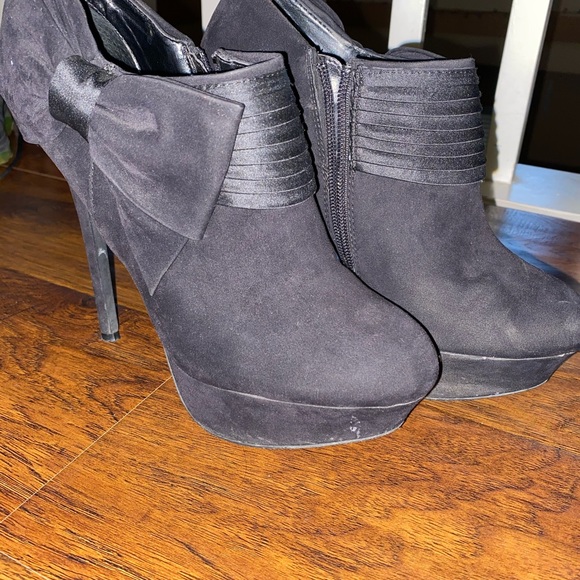 Guess booties - Picture 2 of 3